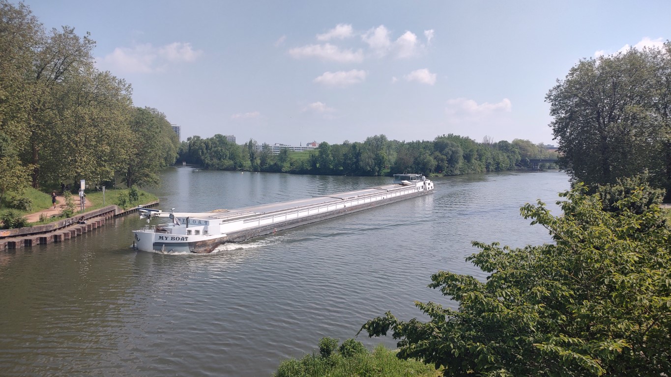 Péniche près du parc de la Citadelle